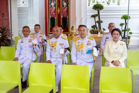 ๖๓ พิธีเจริญพระพุทธมนต์และทำบุญตักบาตรถวายเป็นพระราชกุศล เนื่องในโอกาสการประกาศยกย่องพระเกียรติคุ...