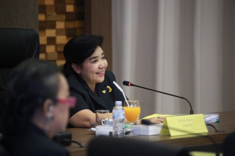 103 เมื่อวันที่ 27 กันยายน 2560 นายกสมาคมภริยาฯ เป็นประธานการประชุมคณะกรรมการสมาคมภริยาฯ ครั้งที...